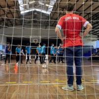 estiudiantes jugando fútbol