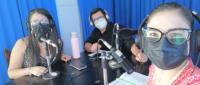 jovenes con cubrebocas 