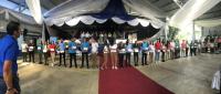Fotografía muestra estudiantes en la pasada inauguración del Colegio de San Vito