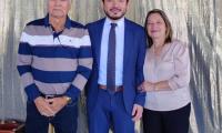 Viceministro y sus padres