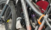 64 estudiantes de la zona peninsular ya cuentan con una bicicleta con que ir al colegio •⁠  ⁠⁠Donada por la empresa Global Vía - MEP entrega un futbolín a cada centro educativo para el sano entretenimiento y una cultura de paz
