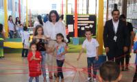 Guiselle Cruz, Ministra de Educación y niños del centro educativo